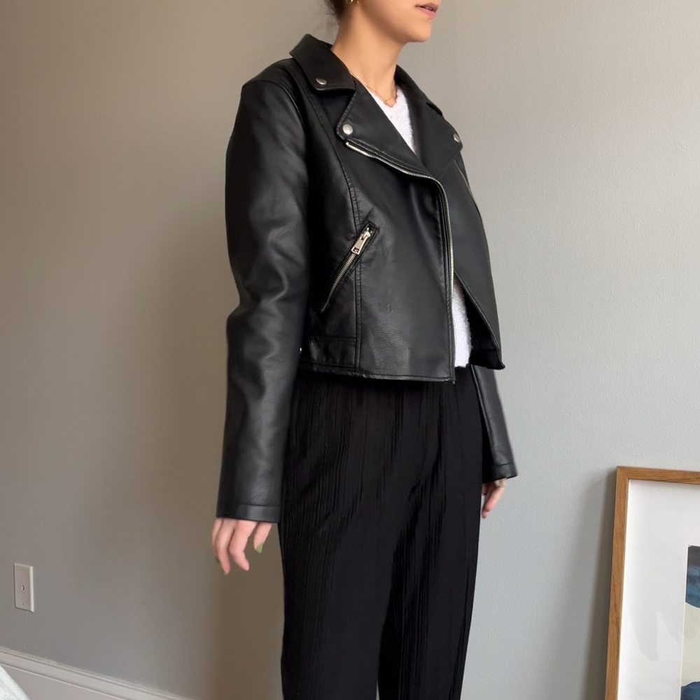 Cropped leather jacket - Picture 2 of 3